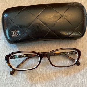 CHANEL eyeglasses + case + cloth